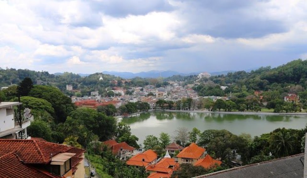 Kandy Lake-1